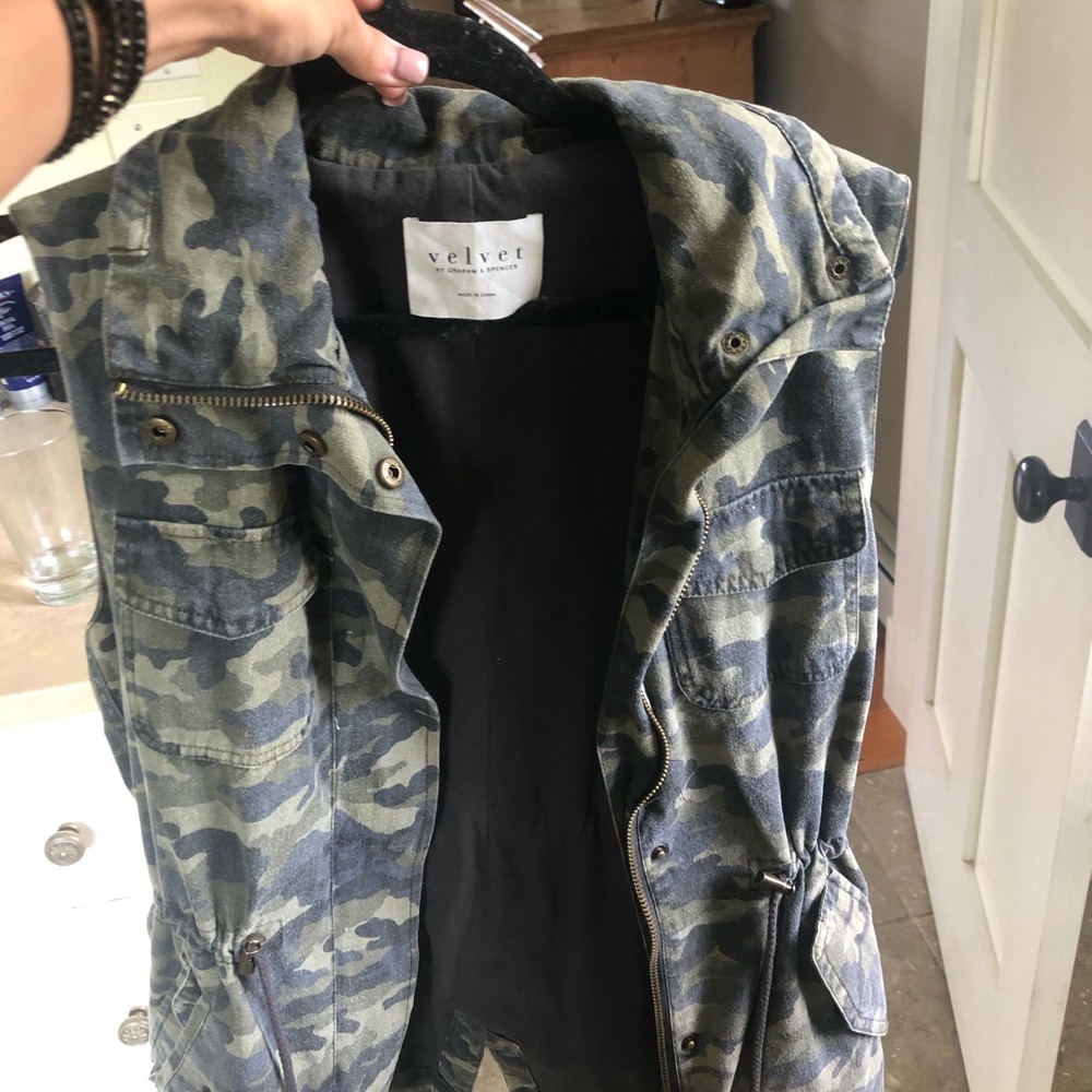 Velvet camo vest
